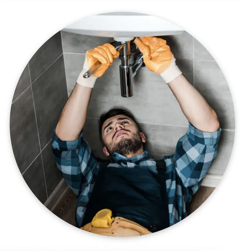 Professional electrician providing electrical repair in Sandy Spring, MD - Green Apple Mechanical