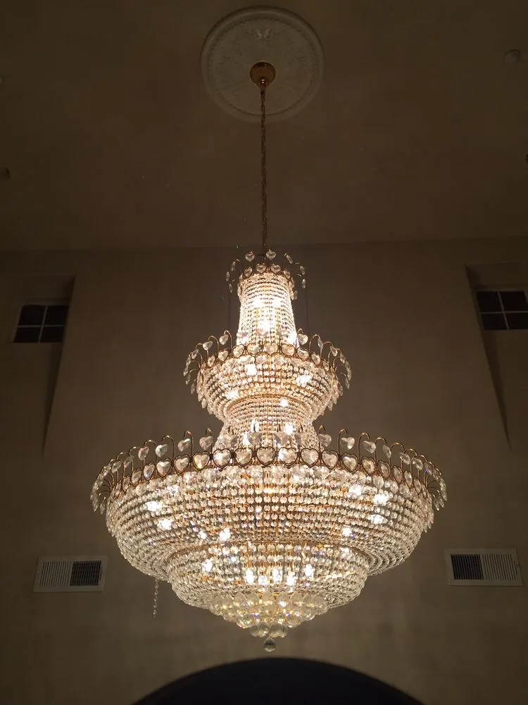 Licensed electrical service for homes in lighting installation, by