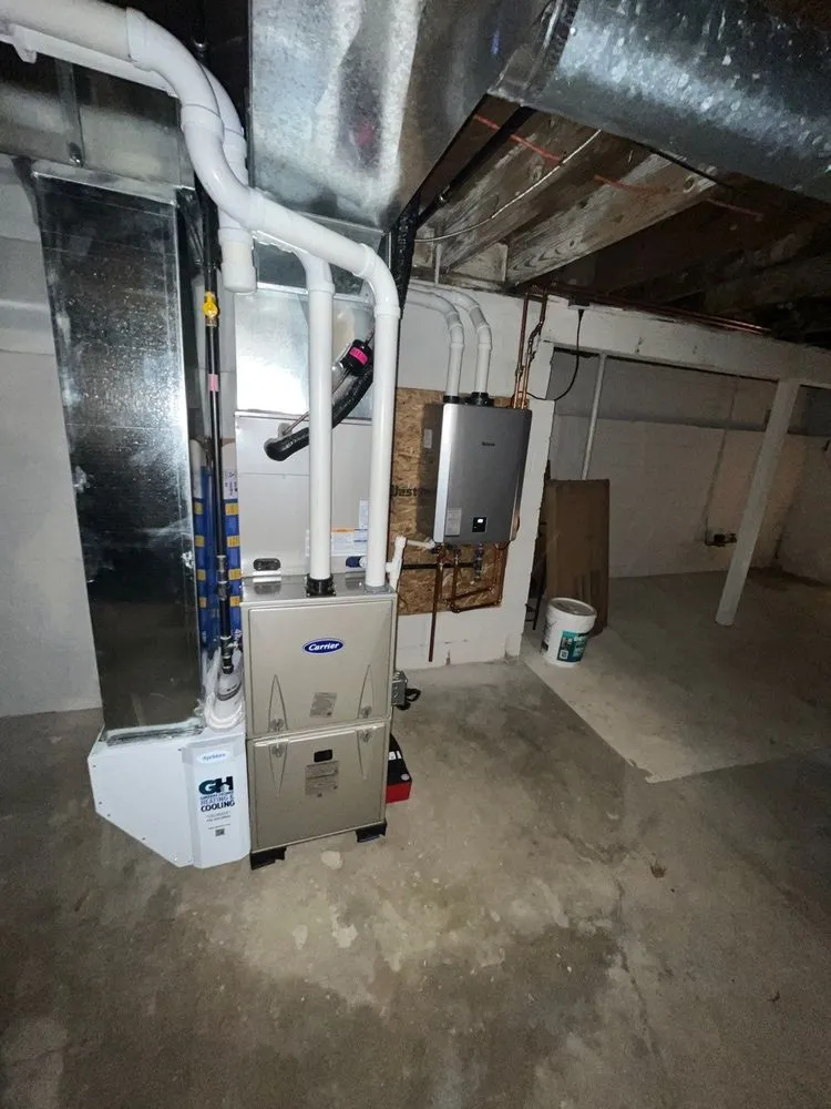 Licensed electrician providing emergency electrical service in , 