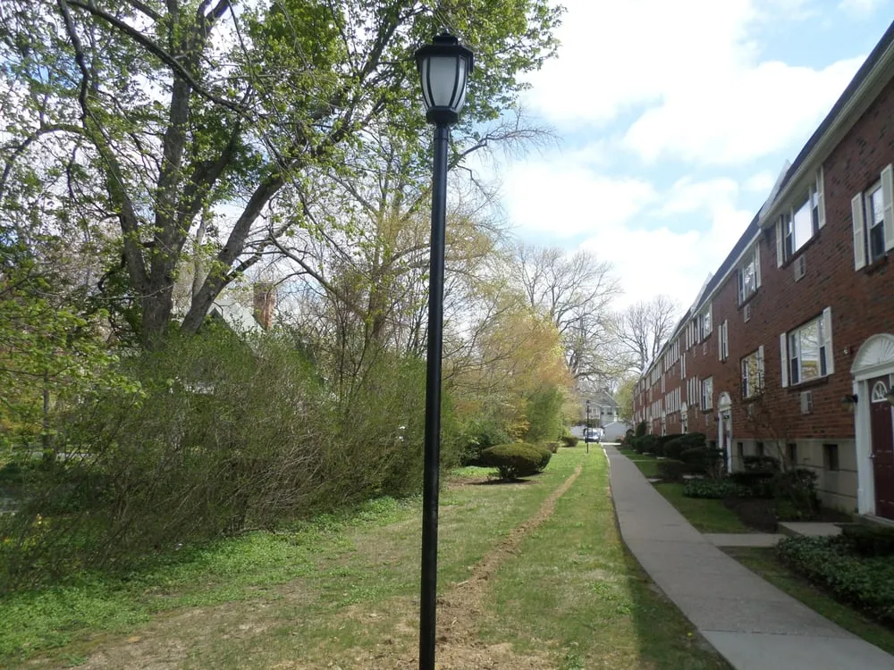 Trusted electrician providing circuit breaker repair in , 