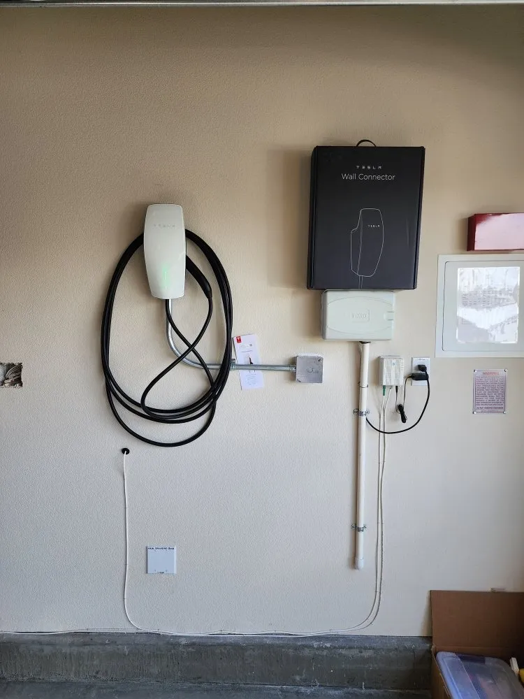 Reliable electrician providing outlet and switch repair in , 