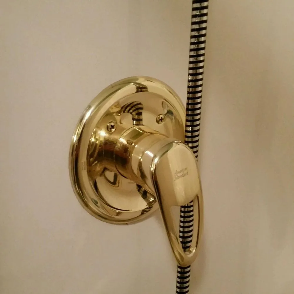 Licensed electrician providing circuit breaker repair in , 