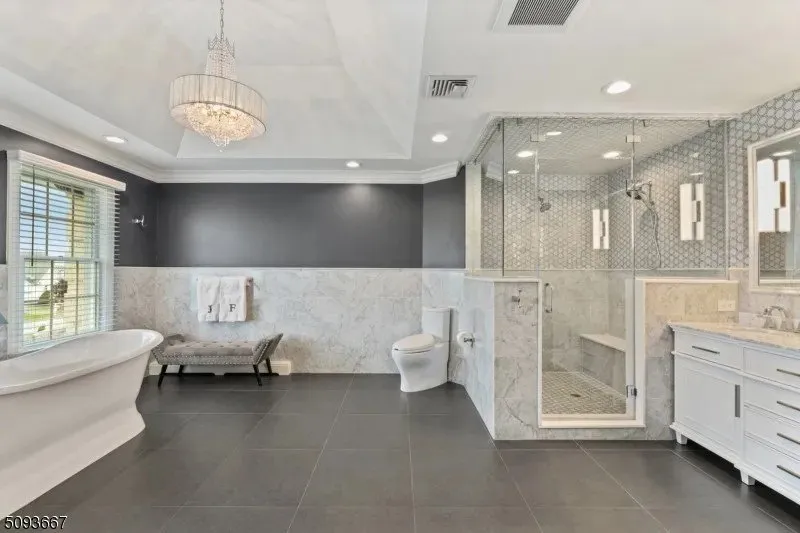 Licensed electrician providing circuit breaker repair in , 