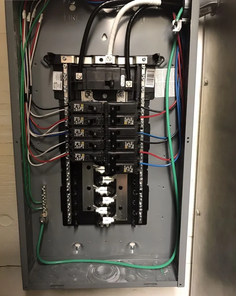 Professional electrician providing circuit breaker repair in Clarkston, MI - Grizzly Electric