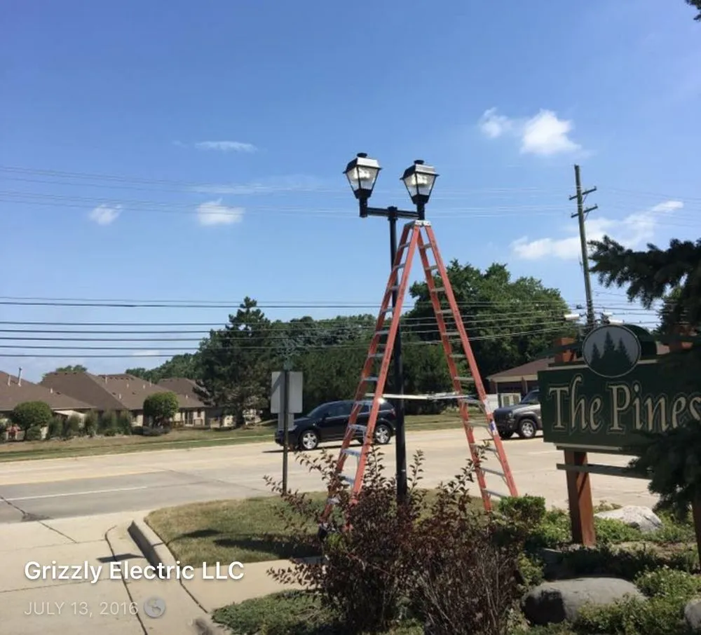 Professional electrician providing electrical repair in Clarkston, MI - Grizzly Electric