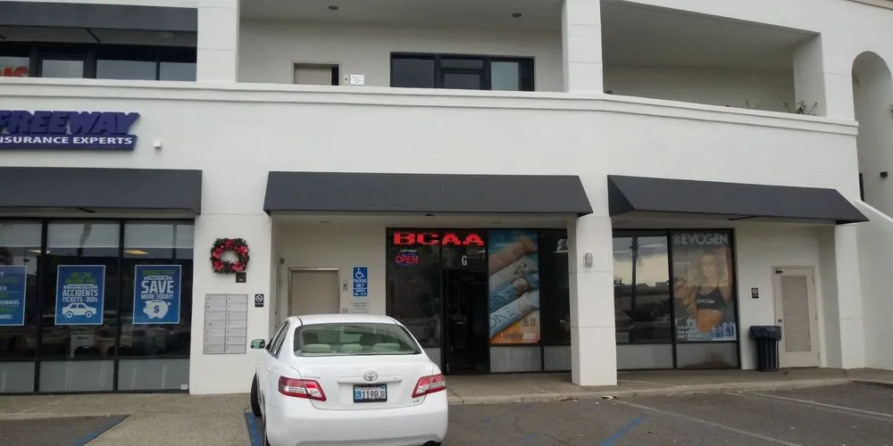 Licensed electrical service for homes in lighting installation,  by 