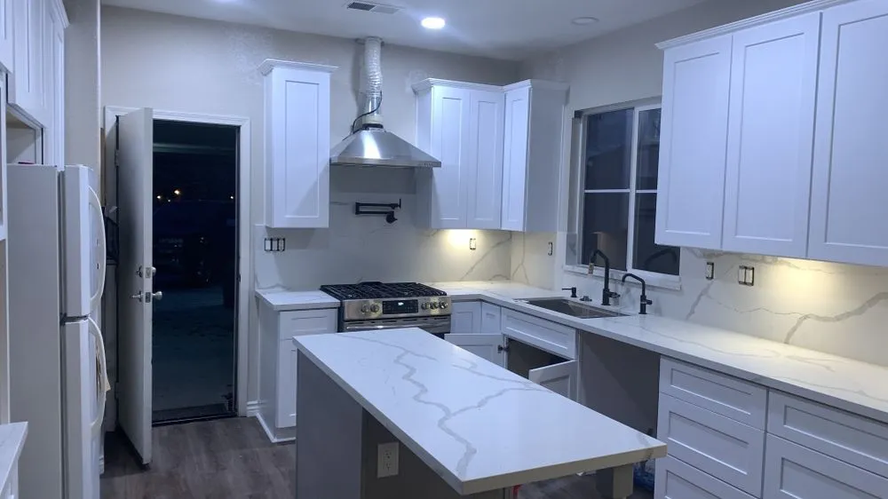 Expert electrician providing emergency electrical service in ,