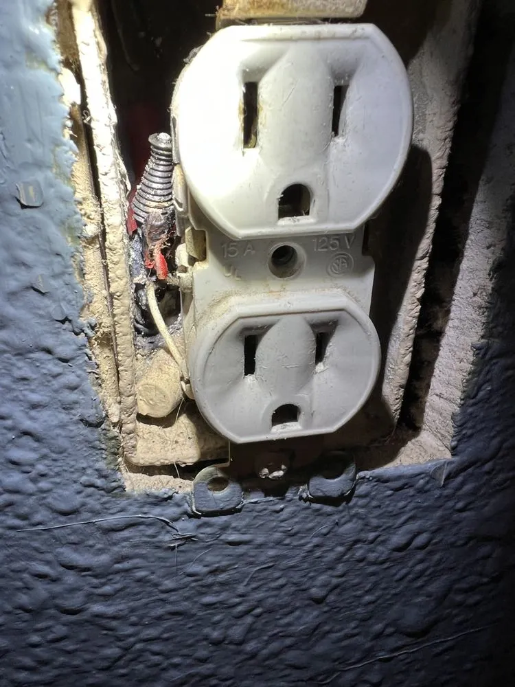Slide of Grounded Electrical Service