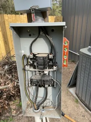 Grounded Electrical Services of Texas Logo