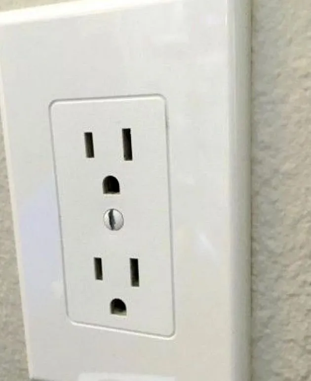 Licensed electrical service for homes in lighting installation,  by 