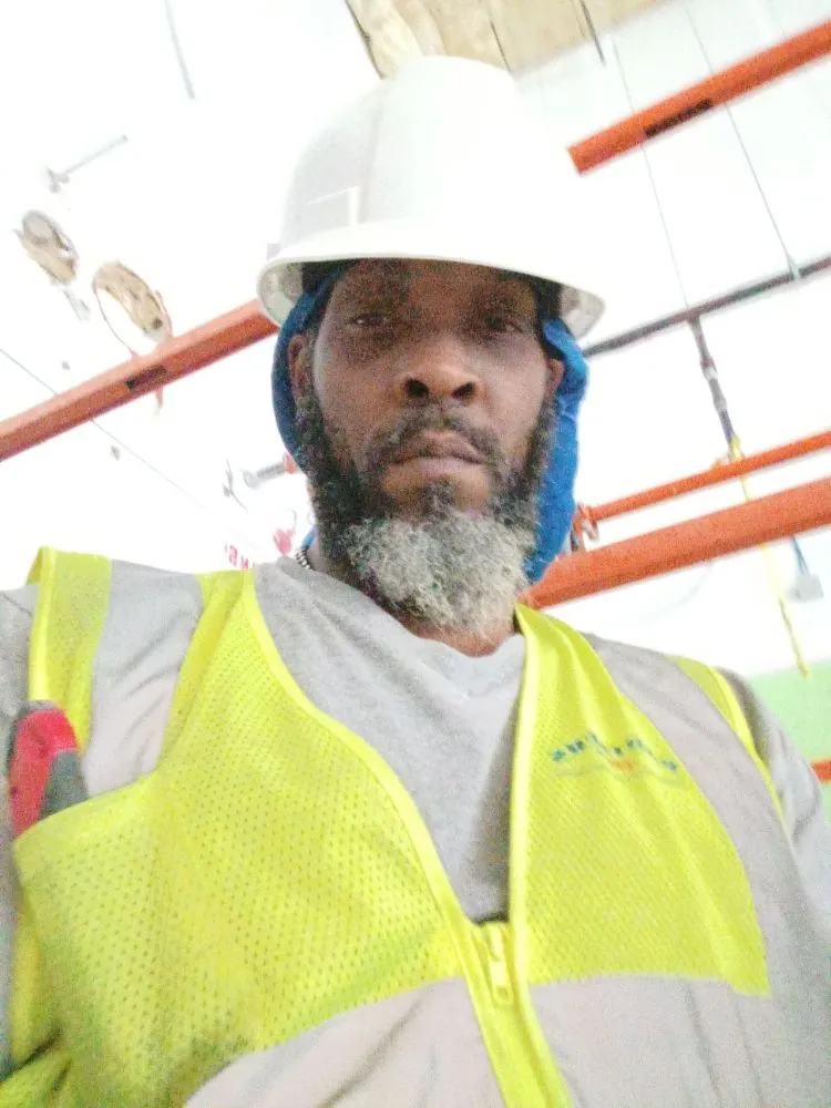 Slide of G's Wayyy Electrician