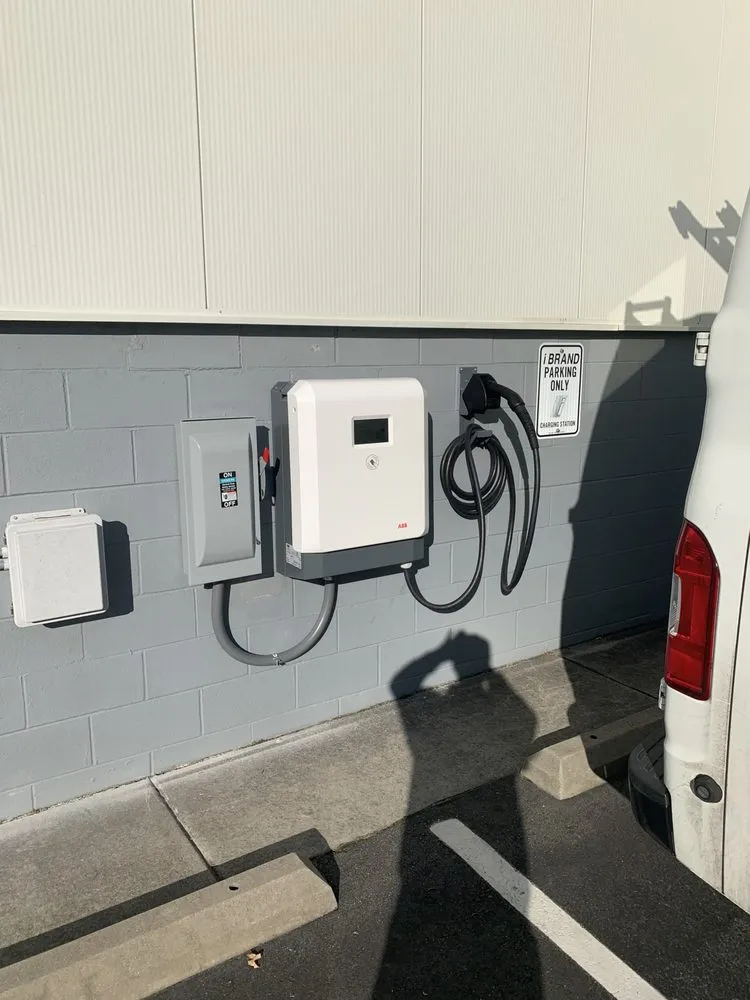 Reliable outlet and switch repair in Yorktown, VA by Guardian Electric