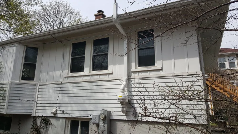 Emergency electrician providing electrical repair in , 