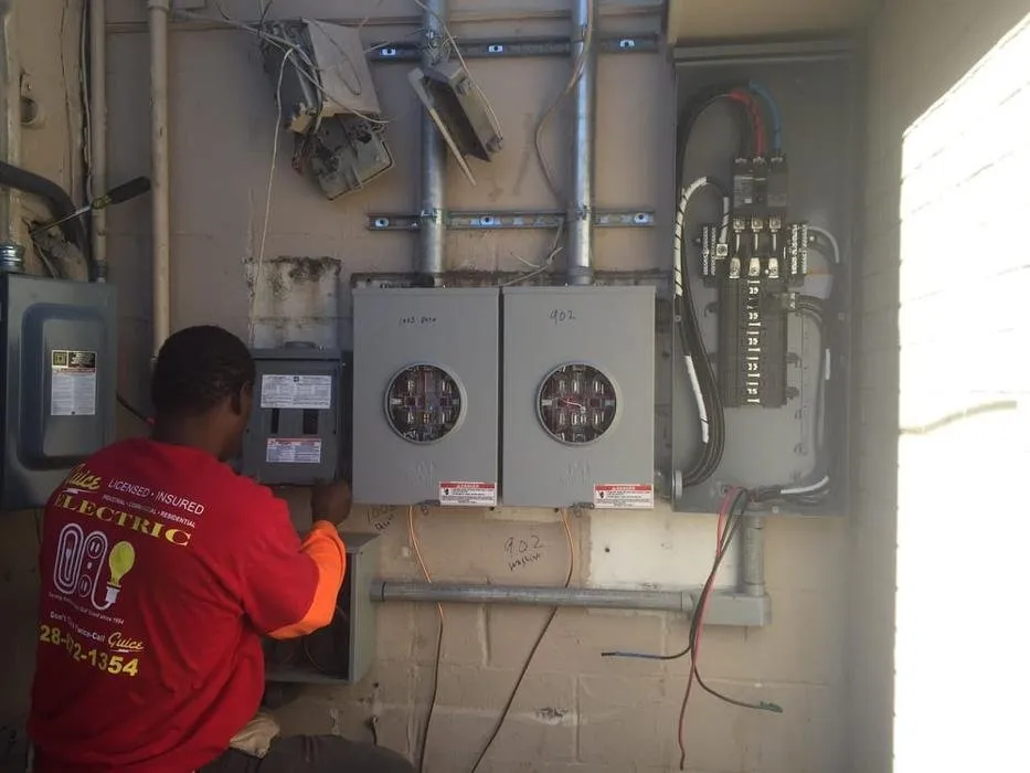 Expert electrician providing emergency electrical service in ,