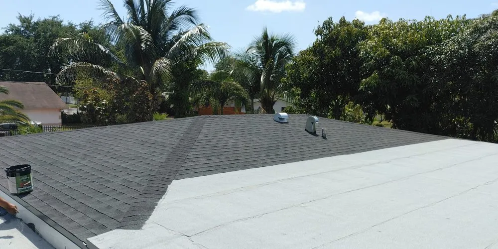 Emergency electrician providing lighting installation in ,