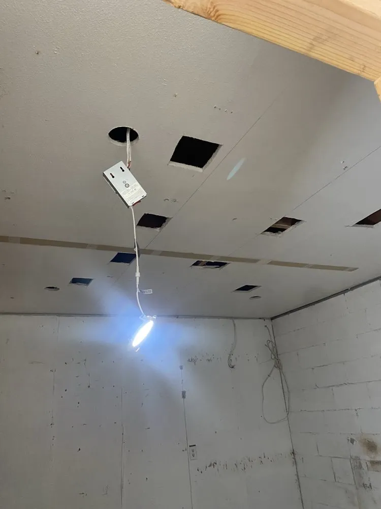 Emergency electrical repair service in ,  - Gus's Electrical Services