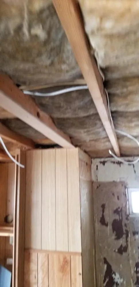 Slide of Gus's Electrical Services