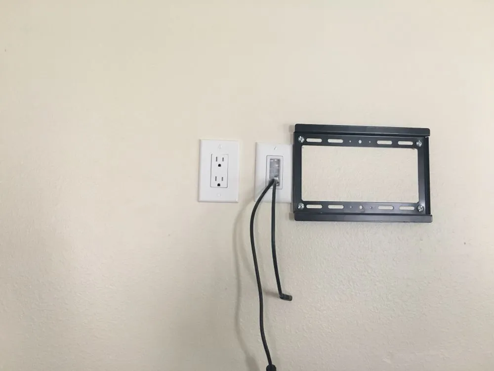 Emergency electrician providing wiring installation in ,