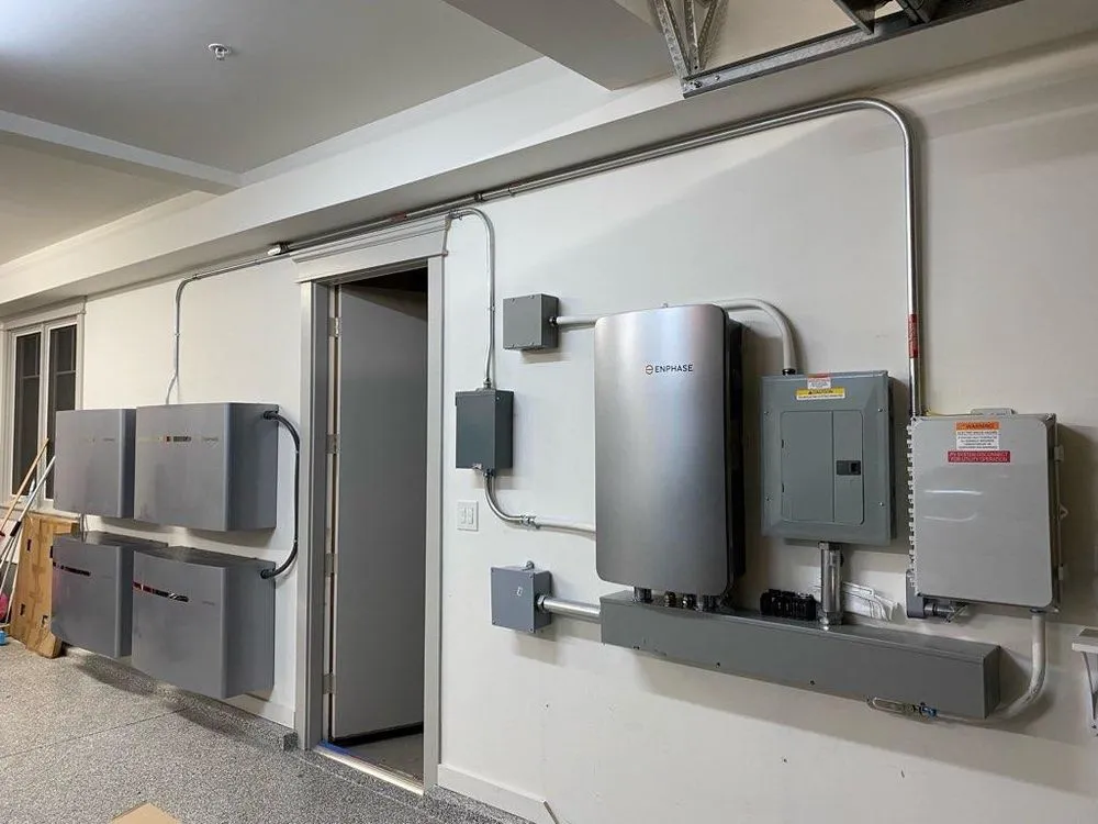 Licensed electrician providing outlet and switch repair in , 