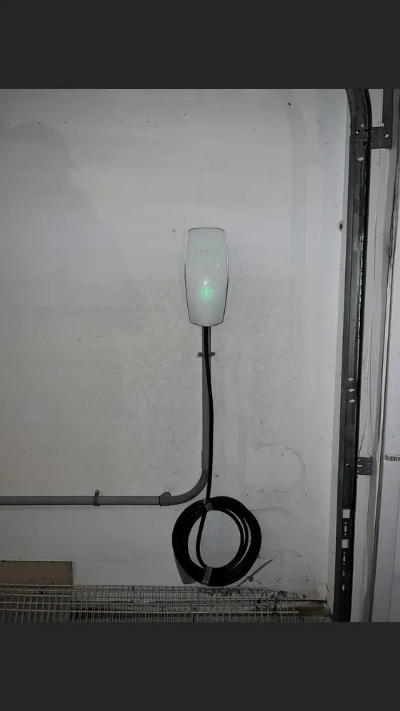 Emergency circuit breaker repair service in Beltsville, VA - Guzman Power Solutions