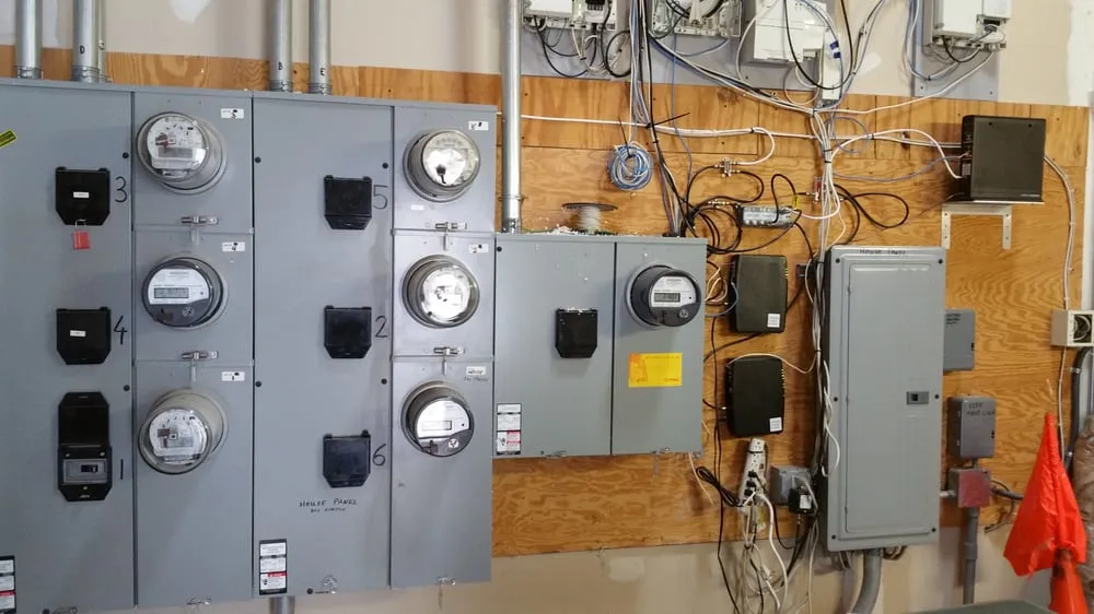 Expert electrician providing circuit breaker repair in , 