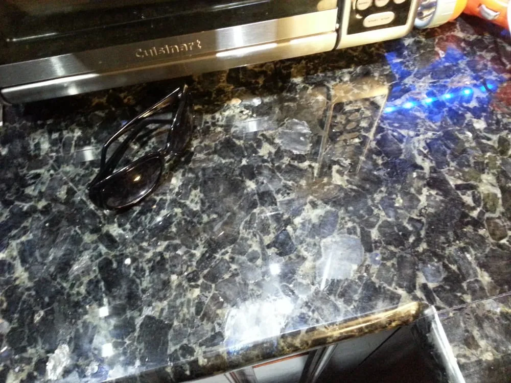 Expert electrician providing emergency electrical service in , 