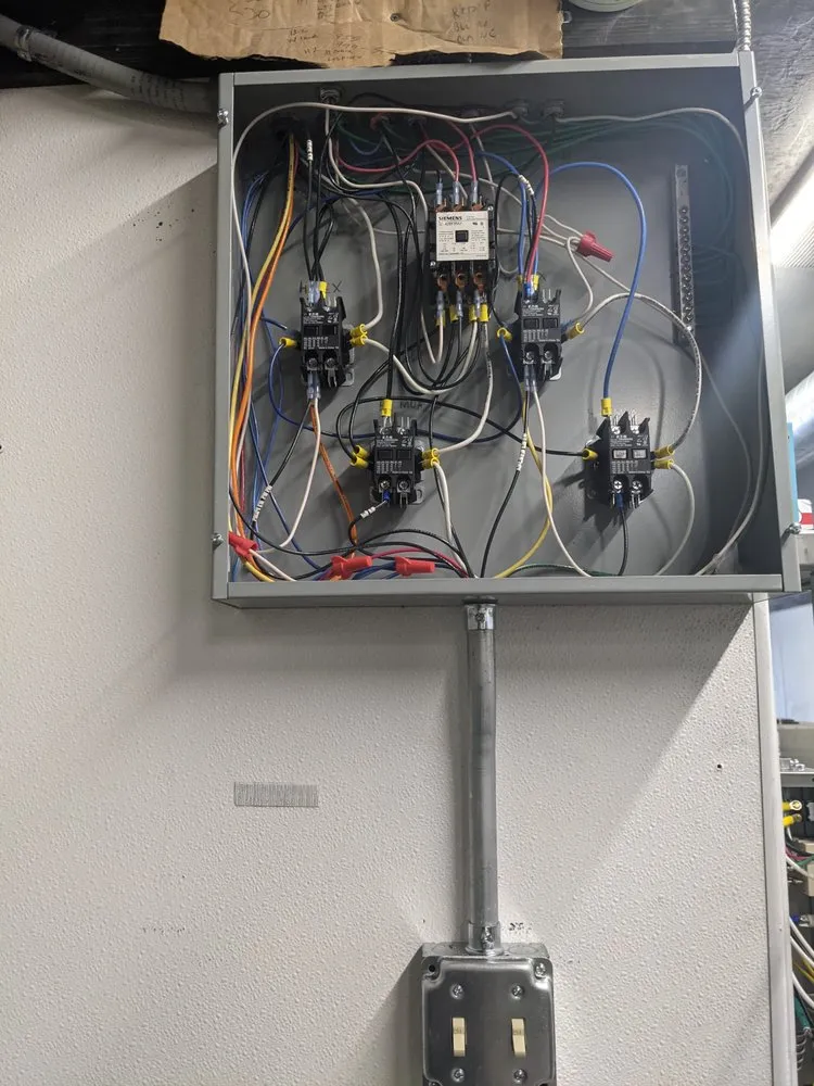 Certified electrician providing lighting installation in , 