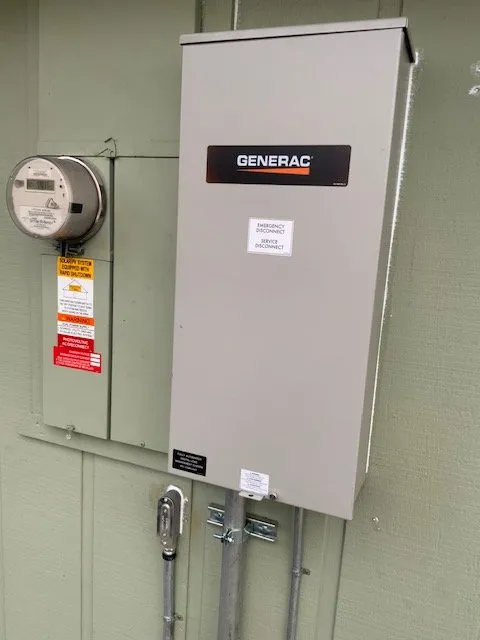 Professional electrician providing electrical repair in , 