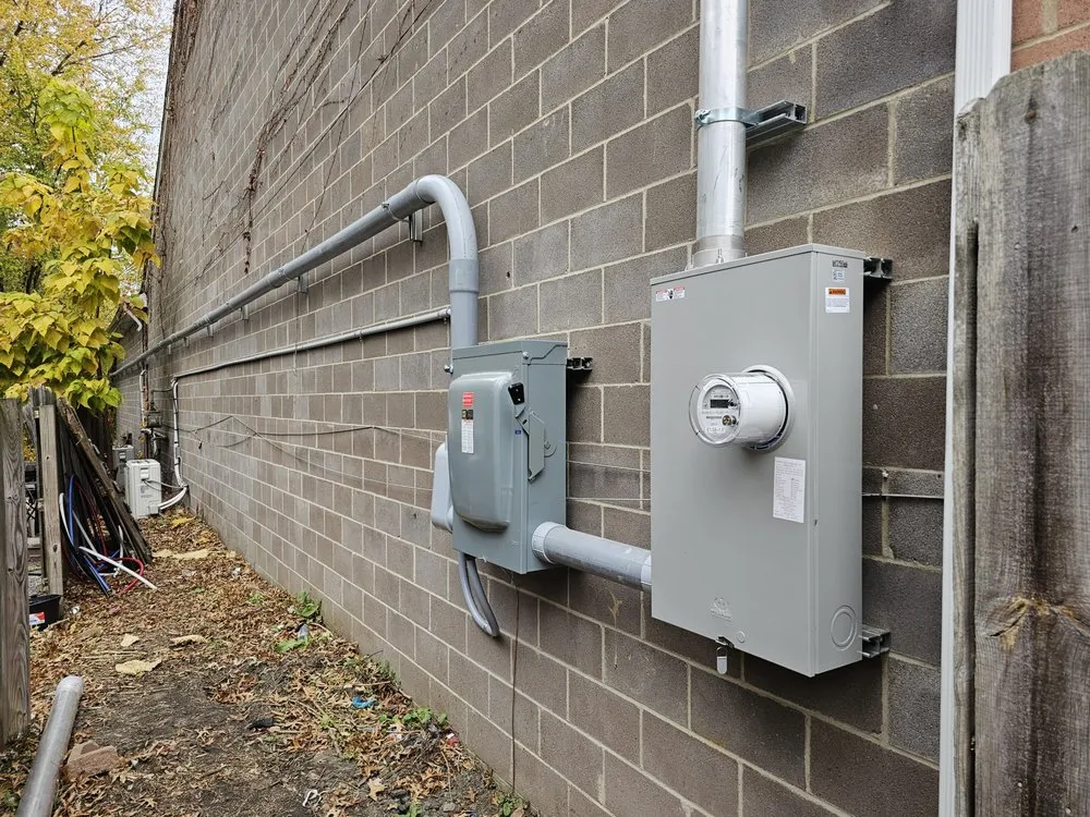 Expert electrician providing circuit breaker repair in Olmsted Township, OH - Hamman Electric