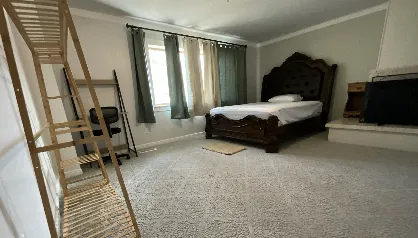 Slide of HammerHead Service