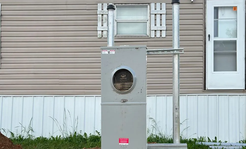 Reliable electrician providing circuit breaker repair in Davisville, MO - Hampton Electric