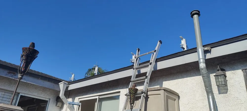 Certified electrician providing circuit breaker repair in , 