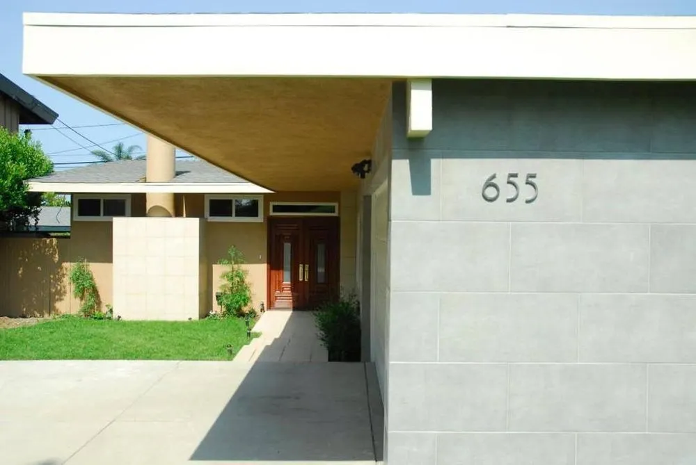 Slide of HandyCrew Services