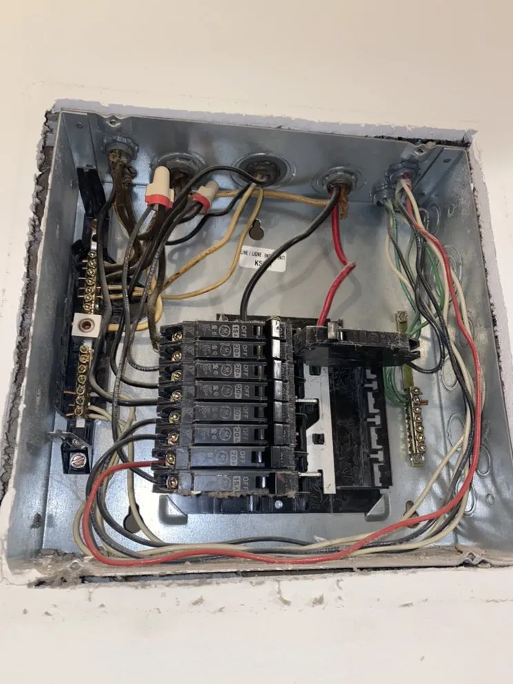 Licensed emergency electrical service experts serving Santa Clara, NY - HandyHand