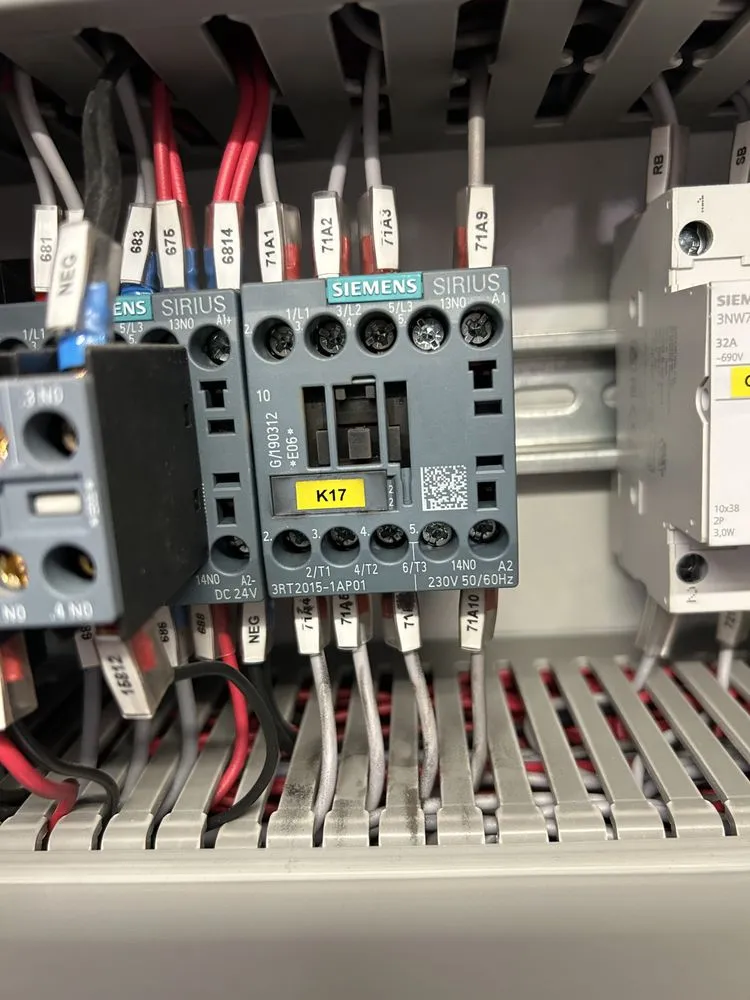 Professional outlet and switch repair in ,  by Handyman  electrical help