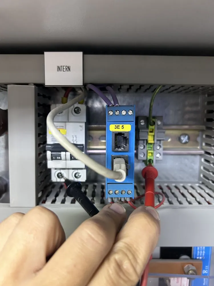 Slide of Handyman  electrical help