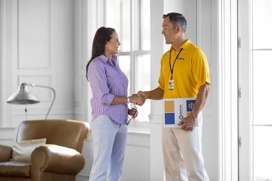 Professional electrician providing electrical repair in , 