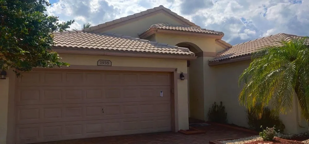 Licensed electrician providing lighting installation in , 