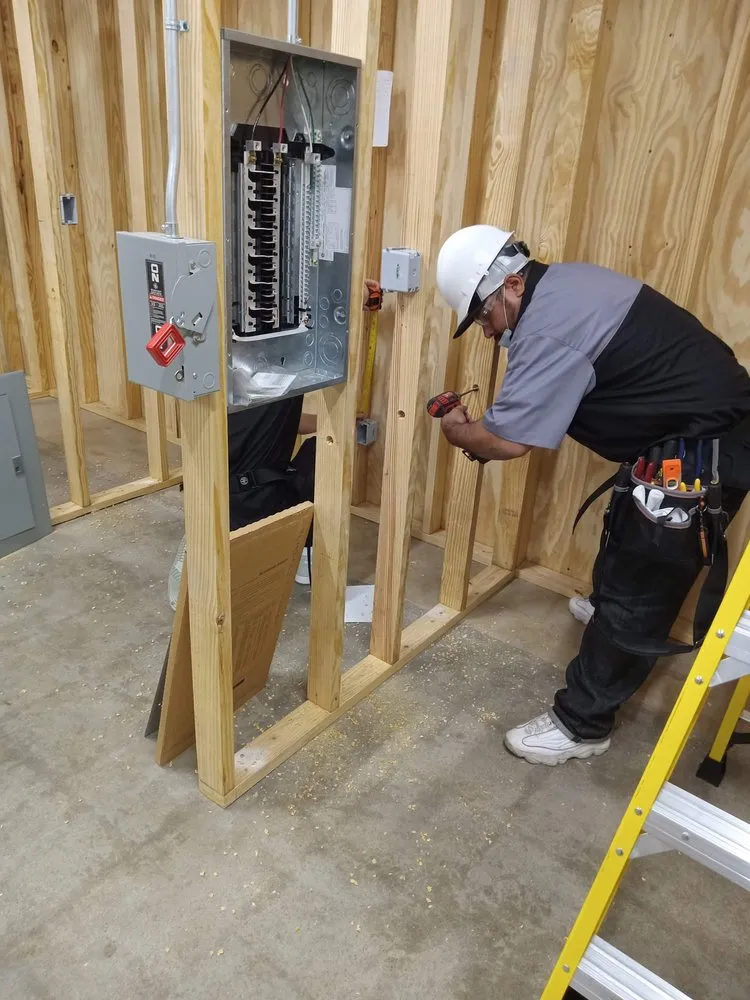 Slide of Handyman Mundo