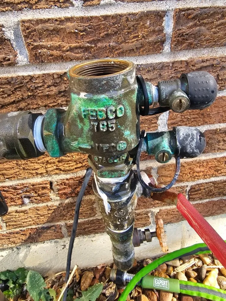 Licensed electrician providing emergency electrical service in , 