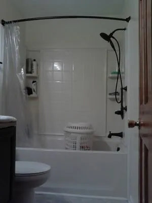 Handyman Repairs & Remodeling Services Logo