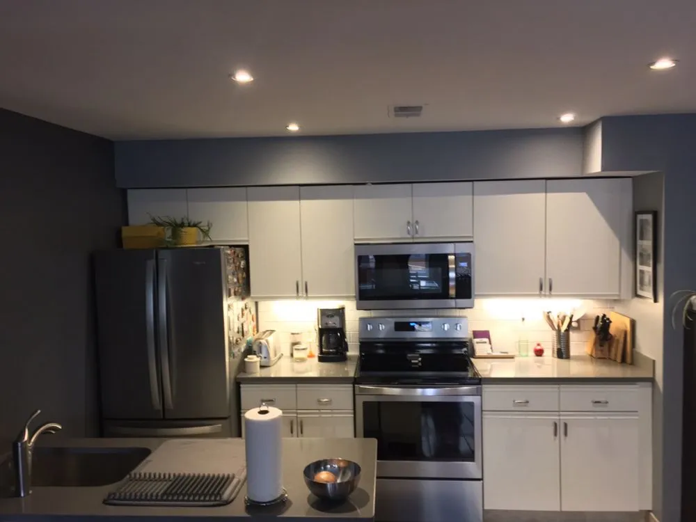 Reliable electrician providing electrical repair in , 