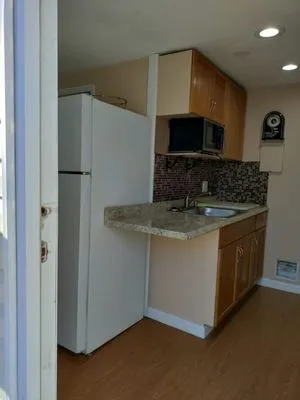 Handyman Services by Eriko Logo