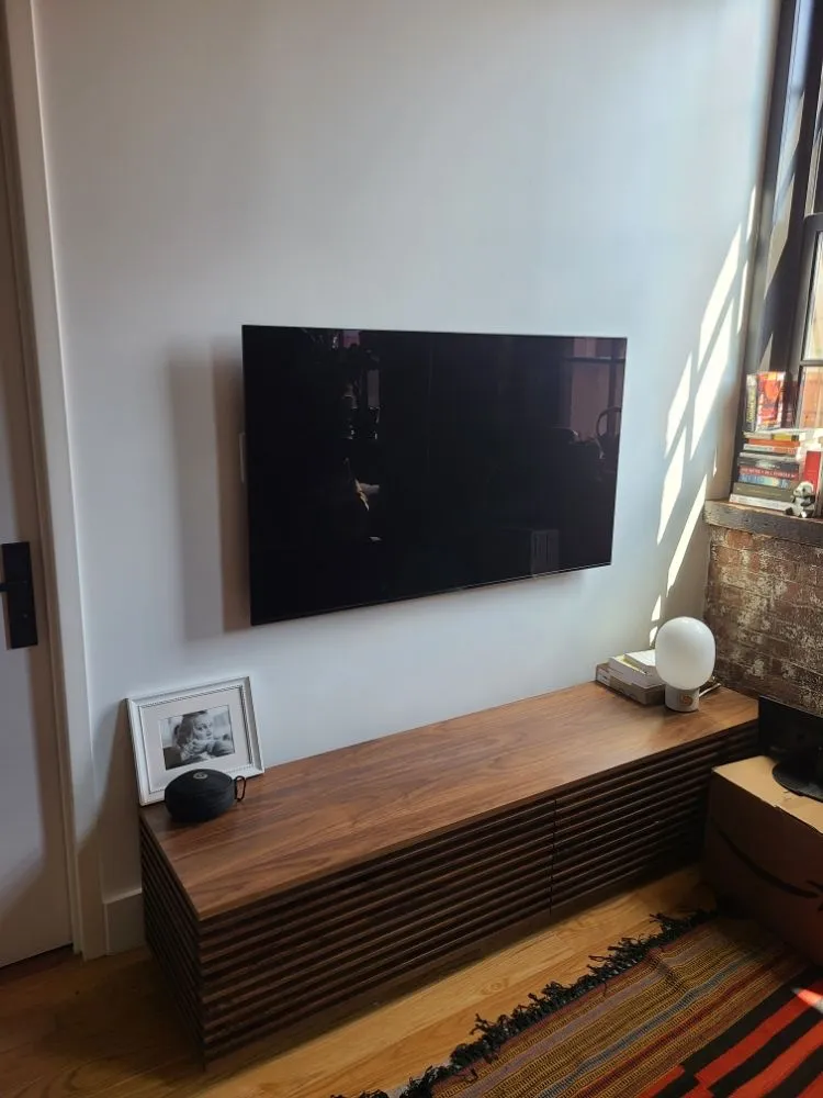 Trusted electrician providing emergency electrical service in Staten Island, NY - Handymanly Made