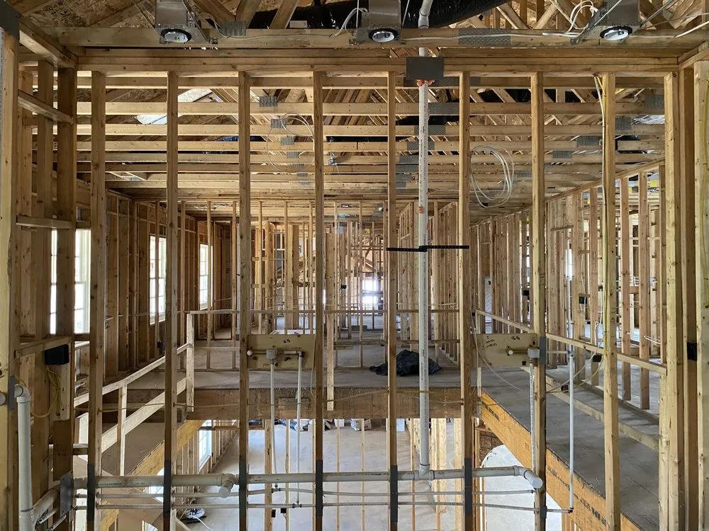 Expert electrician providing emergency electrical service in Flint Twp, MI - Hanley Electric
