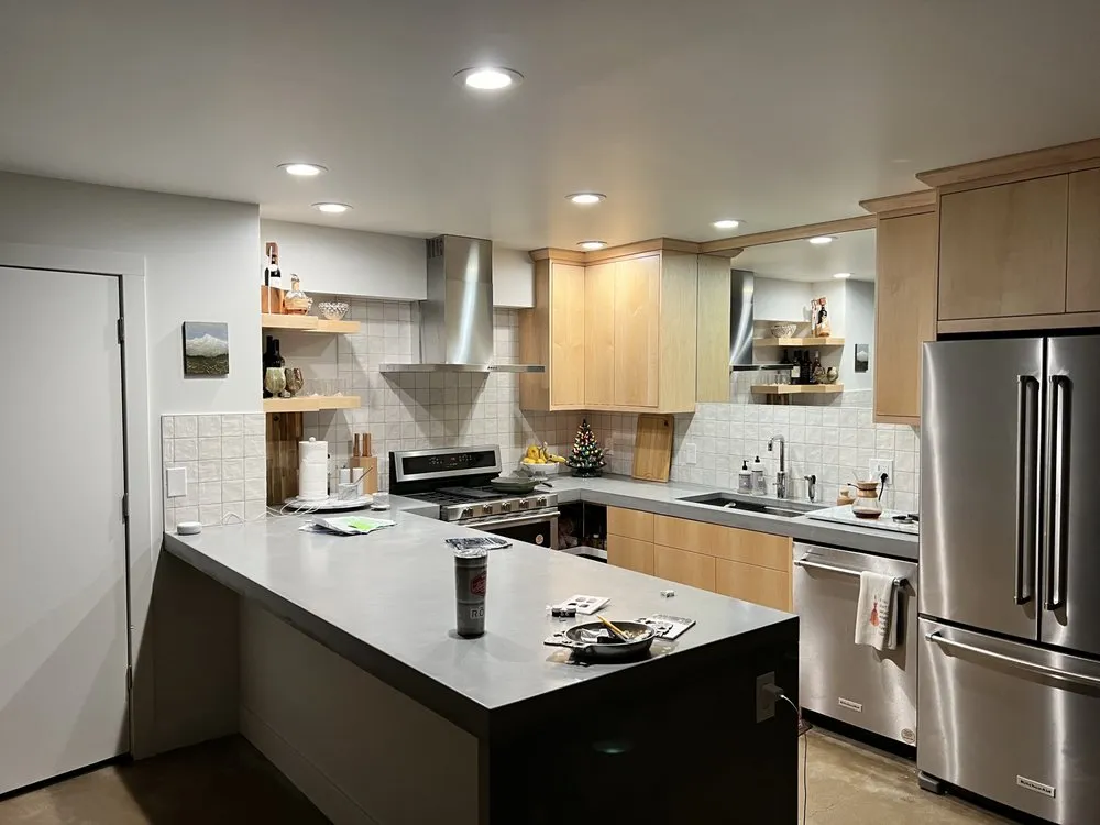 Licensed outlet and switch repair service in Flint Twp, MI - Hanley Electric