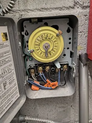 Hansalo Remodeling Logo