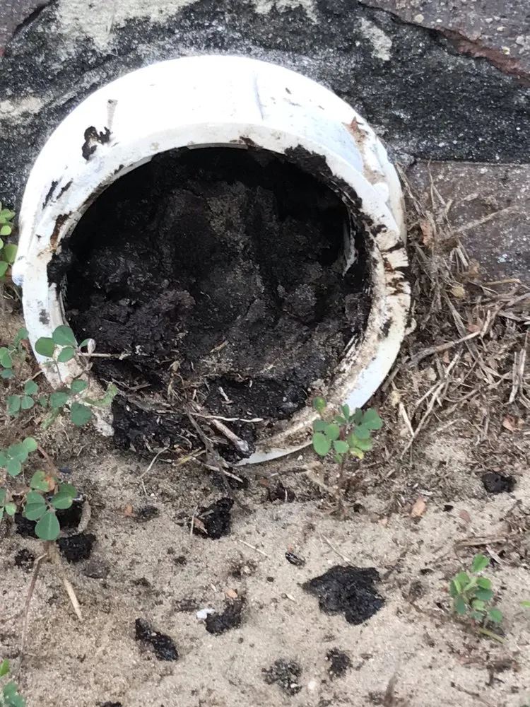 Licensed electrician providing emergency electrical service in , 