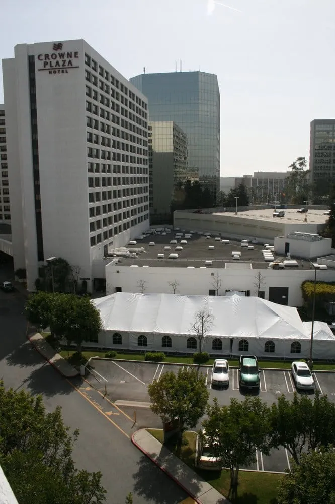 Licensed electrician providing lighting installation in , 