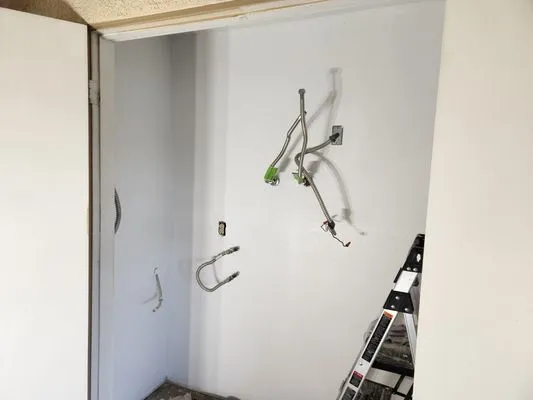 Harley's and Hammer's Logo